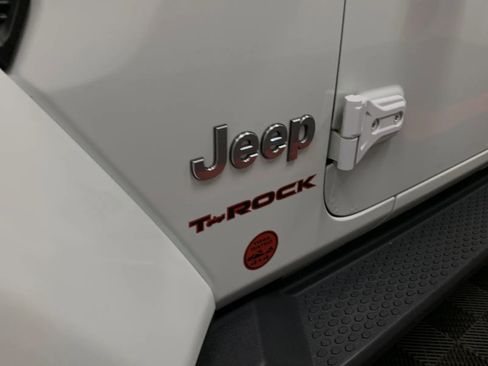 Used 2019 Jeep Wrangler Unlimited Sahara w/ Dual Top Group image 17