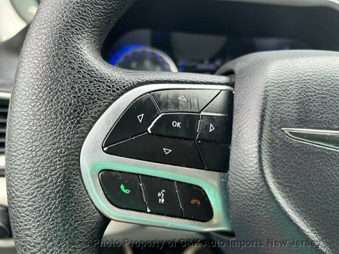 Used 2020 Chrysler Voyager L FWD image 41