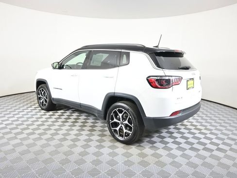 Used 2025 Jeep Compass Limited AWD/4WD image 4