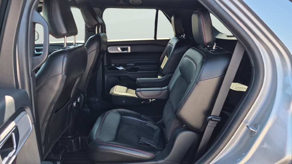 Used 2022 Ford Explorer ST-Line RWD image 26