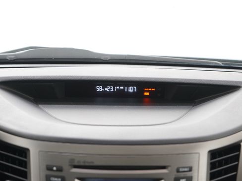 Used 2012 Subaru Outback 2.5i Limited w/ Moonroof Pkg image 15