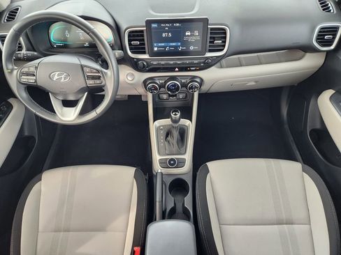 Used 2025 Hyundai Venue SEL FWD image 26