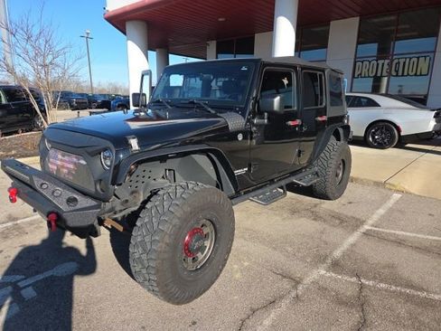 Used 2012 Jeep Wrangler Unlimited Sahara w/ Connectivity Group image 5