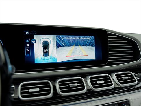 Used 2025 Mercedes-Benz Maybach GLS 600 4MATIC image 56