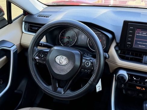 Used 2019 Toyota RAV4 LE FWD image 15