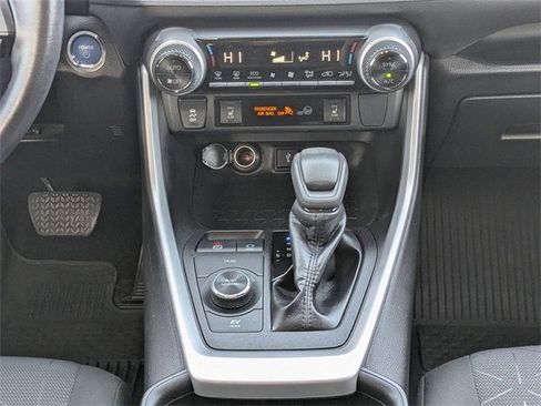 Used 2022 Toyota RAV4 XLE image 20