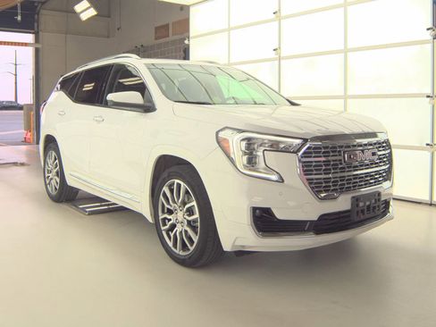 Used 2023 GMC Terrain Denali image 4