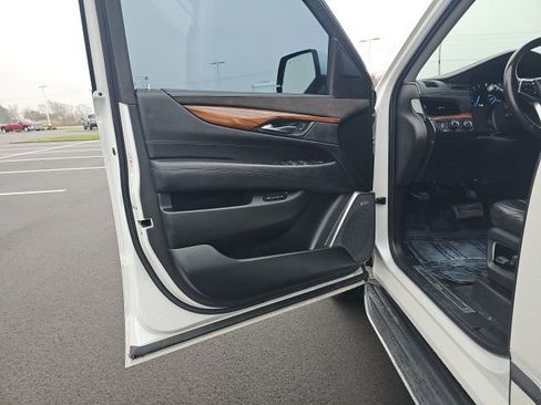 Used 2016 Cadillac Escalade Luxury image 16