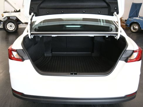 Used 2025 Toyota Camry LE image 21