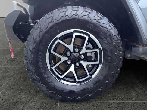 Used 2024 Jeep Wrangler Unlimited Rubicon w/ Technology Group image 14