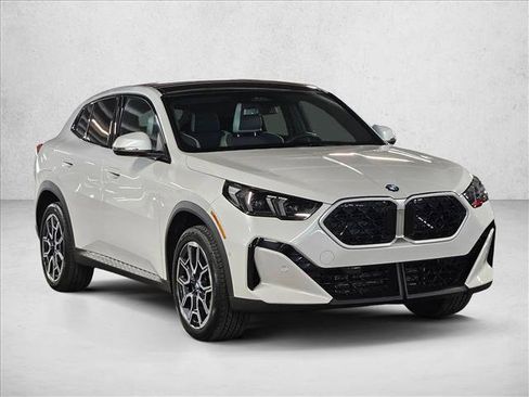 Used 2025 BMW X2 xDrive28i AWD/4WD image 3