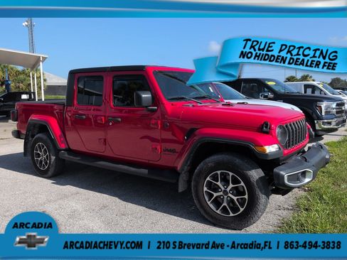 Used 2024 Jeep Gladiator Sport AWD/4WD image 2