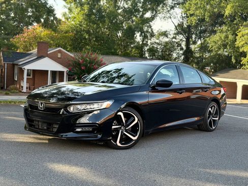Used 2019 Honda Accord Sport image 2