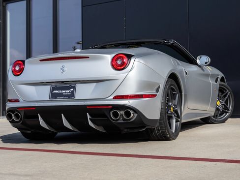 Used 2015 Ferrari California T RWD image 9