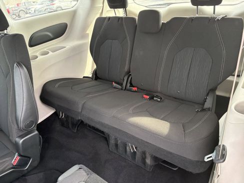 Used 2020 Chrysler Voyager LX FWD image 15
