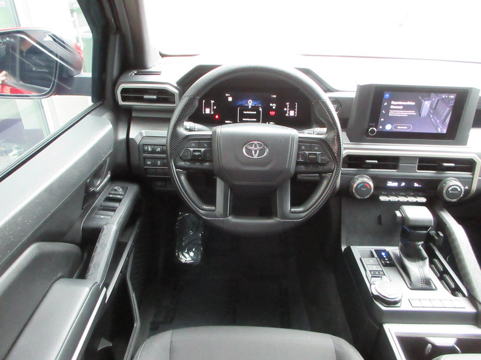 Used 2025 Toyota Tacoma SR5 AWD/4WD image 32