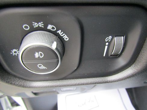 Used 2025 RAM 1500 Tradesman w/ Night Edition AWD/4WD image 27