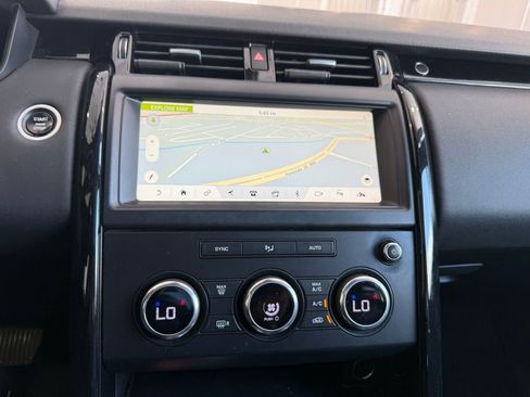 Used 2018 Land Rover Discovery SE image 28