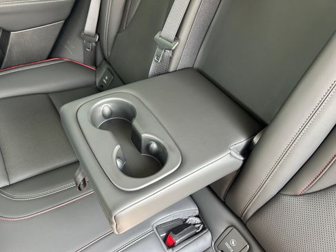 Used 2022 Buick Envision Essence w/ Technology Package II AWD/4WD image 39