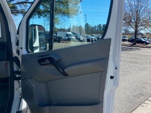 Used 2016 Freightliner Sprinter 3500 image 24