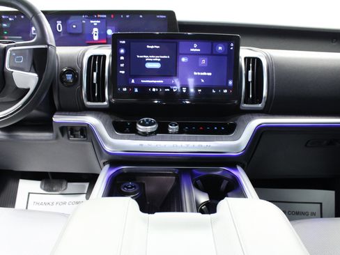 Used 2025 Ford Expedition Platinum w/ Platinum Ultimate Package AWD/4WD image 19