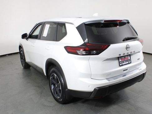 Certified 2024 Nissan Rogue SV FWD image 16