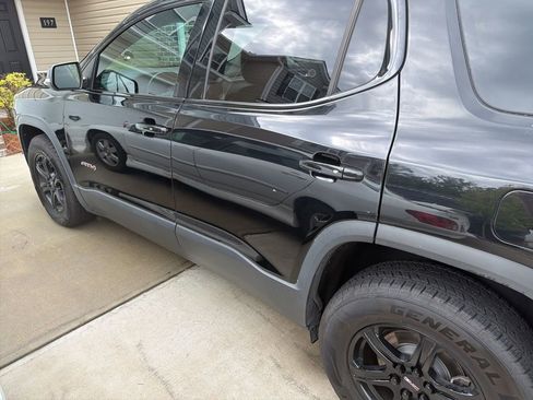 Used 2021 GMC Acadia AT4 w/ Technology Package AWD/4WD image 18
