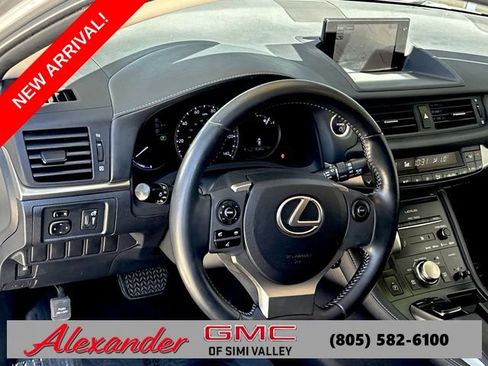 Used 2015 Lexus CT 200h w/ Navigation Package FWD image 11