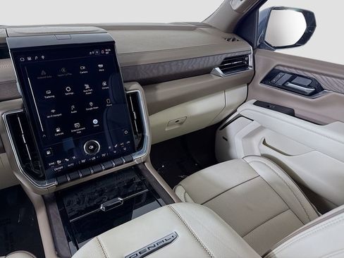 Used 2025 GMC Yukon Denali w/ Advanced Technology Package AWD/4WD image 22