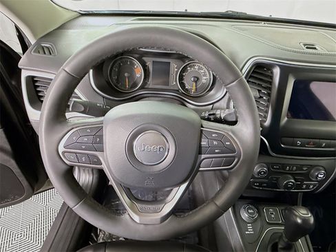 Used 2021 Jeep Cherokee Latitude Plus image 19