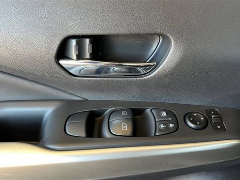 Used 2020 Nissan Kicks SR w/ SR Premium Package image 8