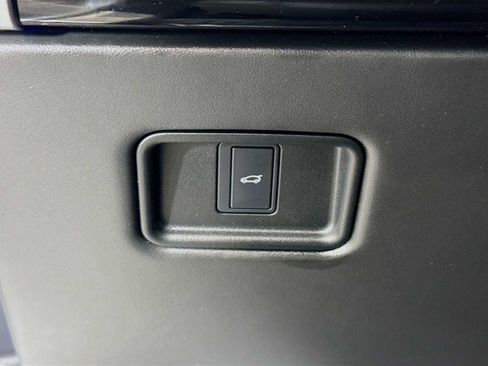Used 2023 Land Rover Range Rover SE image 10