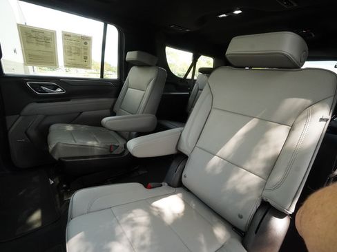 Used 2024 GMC Yukon XL SLT w/ SLT Premium Package AWD/4WD image 23