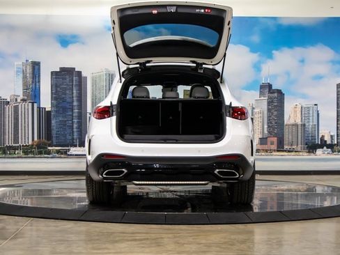 Used 2026 Mercedes-Benz GLC 350e 4MATIC image 12