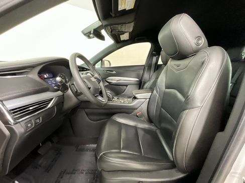 Used 2019 Cadillac XT4 Premium Luxury w/ Cold Weather Package image 16