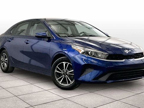 Used 2023 Kia Forte LXS w/ LXS Technology Package image 2