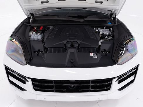 Used 2026 Porsche Cayenne GTS AWD/4WD image 47