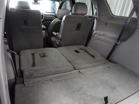 Used 2023 GMC Acadia SLT w/ Technology Package FWD image 19