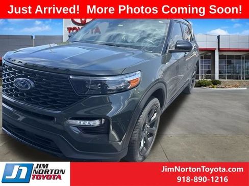 Used 2023 Ford Explorer ST-Line AWD/4WD image 2
