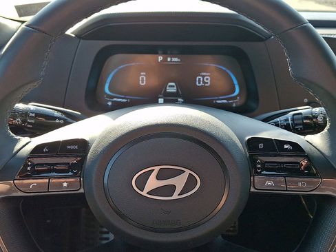 Certified 2025 Hyundai Elantra Sport image 19