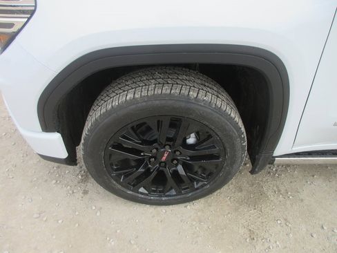 New 2026 GMC Sierra 1500 Denali w/ Denali Reserve Package image 14