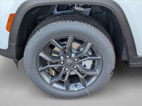 New 2025 Jeep Grand Cherokee Limited image 10