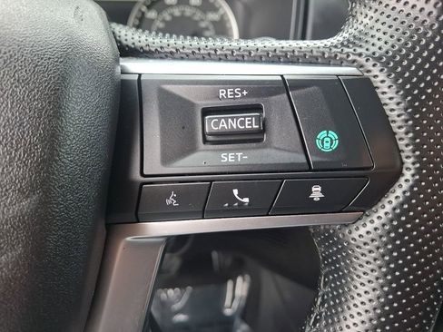 Used 2024 Mitsubishi Outlander AWD image 25