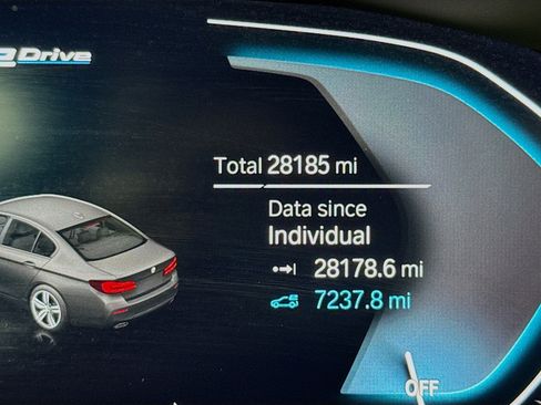 Used 2023 BMW 530e w/ Premium Package image 15