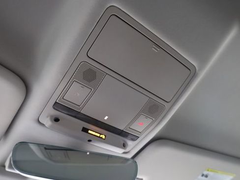 Used 2021 Land Rover Defender 110 image 21