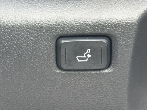 Used 2019 Toyota C-HR Limited FWD image 18