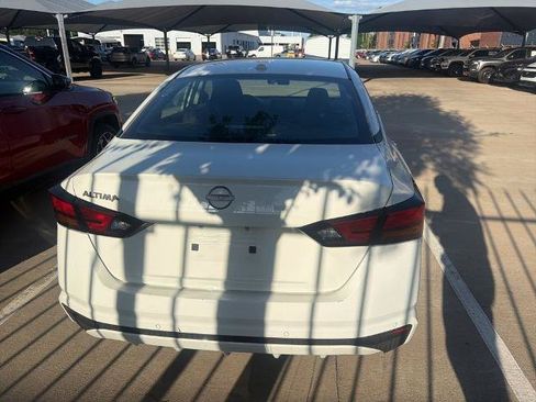 Certified 2025 Nissan Altima 2.5 SV FWD image 7