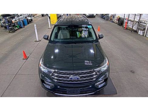 Certified 2022 Ford Explorer XLT w/ Equipment Group 202A AWD/4WD image 4
