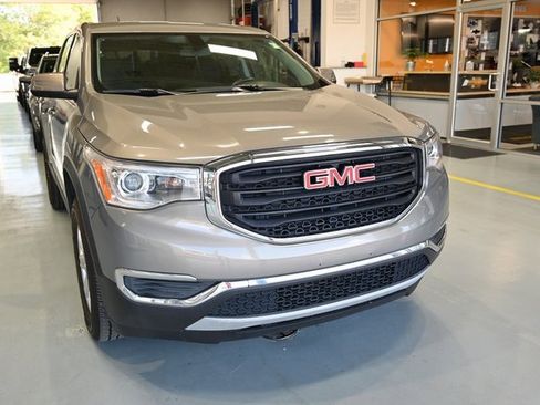 Used 2019 GMC Acadia SLE image 3