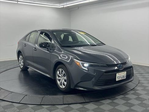 Certified 2025 Toyota Corolla LE image 2